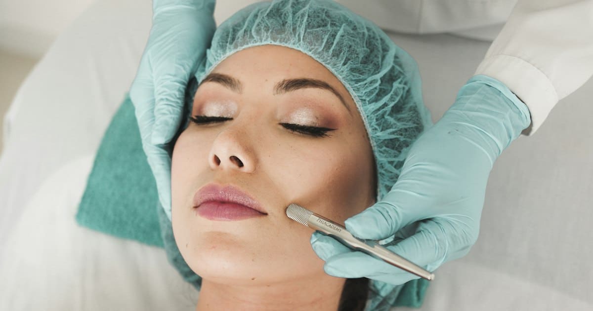 Higiene facial profesional en cabina